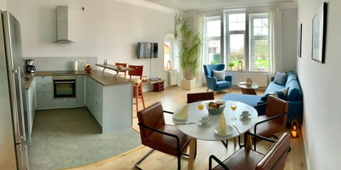 Kitchen or kitchenette, Living room, Photo of the whole room, Seating area, Dining area