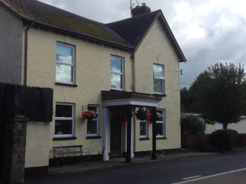 Crossways Tavern Apartment in East Devon District