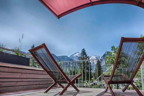 Balcony/Terrace, Mountain view, River view