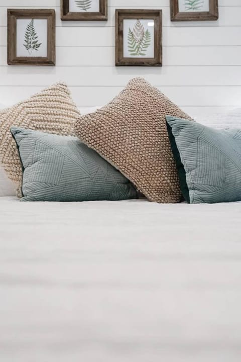 Stunning CargoHome Near Waco, Magnolia and Baylor House in Waco