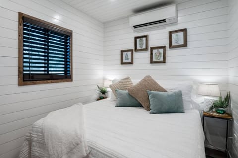 Stunning CargoHome Near Waco, Magnolia and Baylor House in Waco