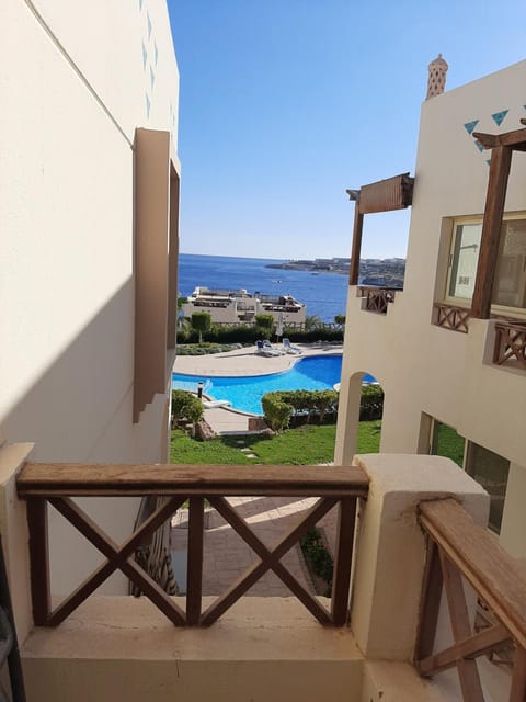 Balcony/Terrace, Pool view, Sea view