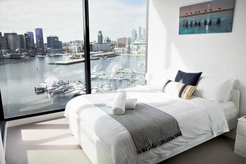 Pars Apartments - Collins Wharf Waterfront, Docklands Condo in Melbourne