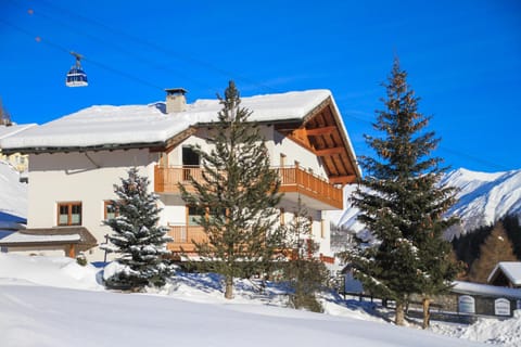 Property building, Nearby landmark, Day, Natural landscape, Winter, Skiing, View (from property/room), Mountain view