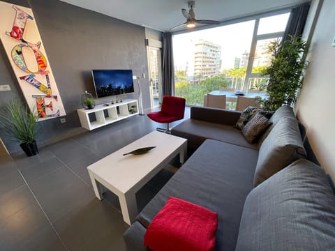 TV and multimedia, Living room, Seating area, Evening entertainment