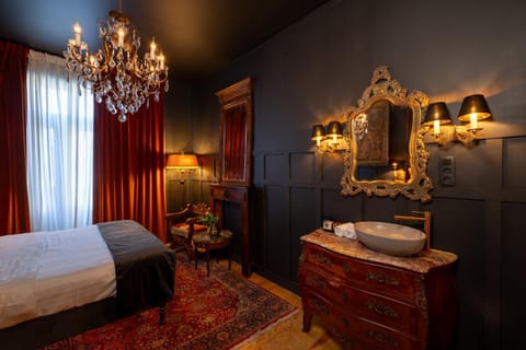 Bed, Bathroom, Photo of the whole room, Bedroom