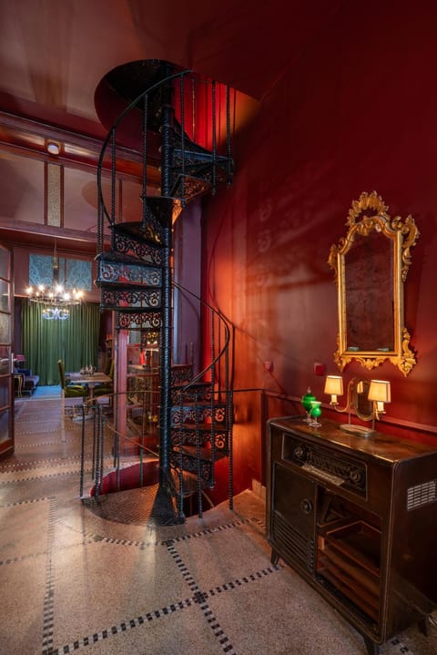 Communal lounge/ TV room, Lobby or reception