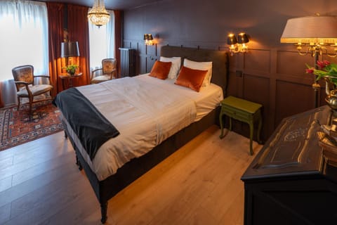 Bed, Photo of the whole room