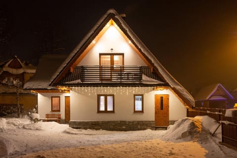 Facade/entrance, Winter