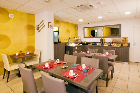 Restaurant/places to eat, Continental breakfast, Buffet breakfast