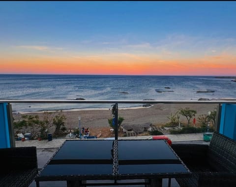 Natural landscape, View (from property/room), Balcony/Terrace, Dining area, Beach, Sea view, Sunset