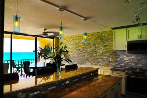 Luxurious, Upscale Condo with Spectacular Gulf View Apartahotel in Panama City Beach