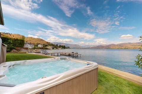 South Lakeshore Waterfront Oasis House in Lake Entiat