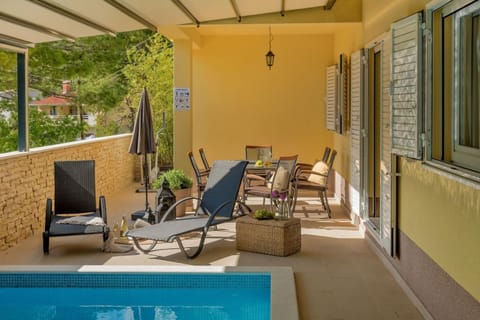 Balcony/Terrace, Seating area, Swimming pool