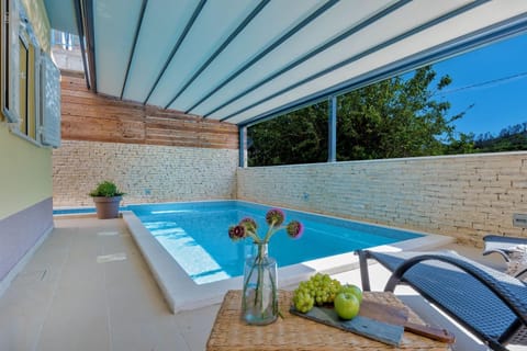 Balcony/Terrace, Seating area, Swimming pool