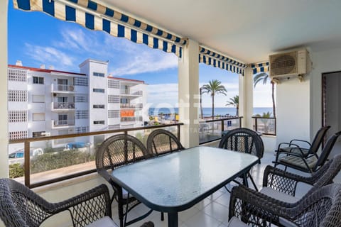 View (from property/room), Balcony/Terrace, Sea view, furniture