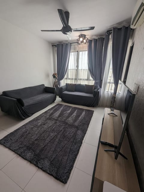 Kyra The Heights Residence Condo Ayer Keroh Melaka WiFi, Netflix & Pool Apartment in Malacca