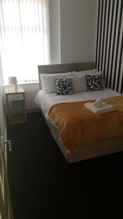 Gateshead's Amethyst 3 Bedroom Apt, Sleeps 6 Guests Apartment in Gateshead
