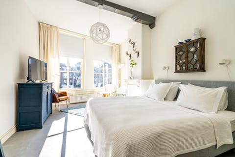 Property building, Bed, View (from property/room), Bedroom