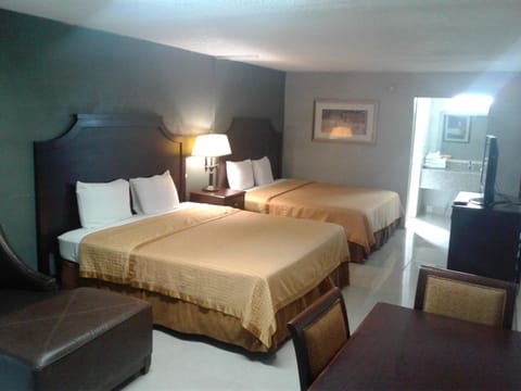 Express Inn & Suites - 5 Miles from St Petersburg Clearwater Airport Hôtel in Pinellas Park