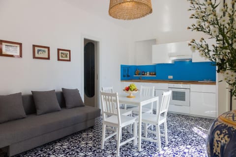 Villa Mallandrino Condo in Palermo