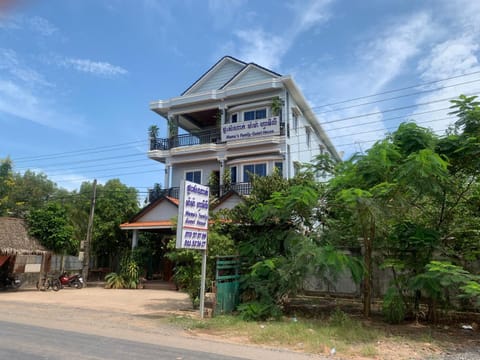 Property building, Day, Neighbourhood, Street view