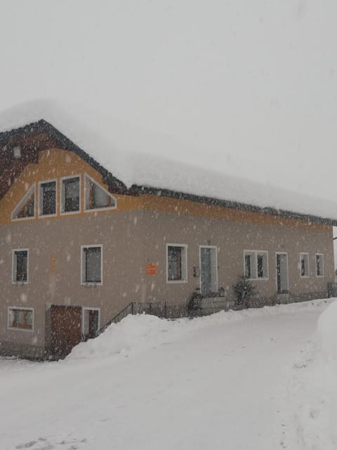 Facade/entrance, Off site, Day, Winter, Other, Family