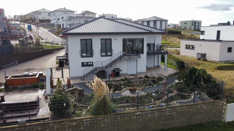 Neighbourhood, Balcony/Terrace, Street view, Facility for disabled guests, Parking