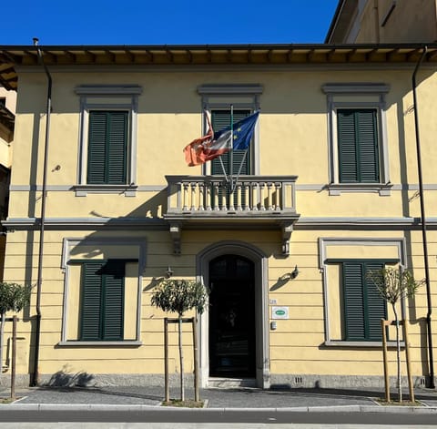 Property building, Day