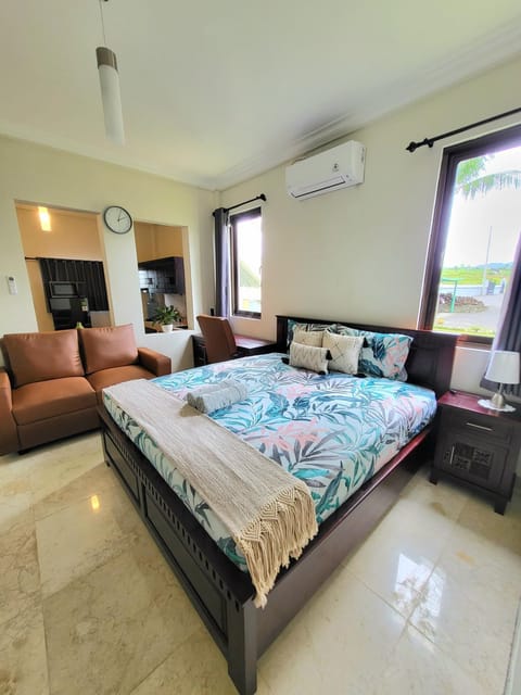 Bed, Living room, Photo of the whole room, Seating area, Bedroom