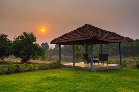 StayVista at Shubmann Villa with Pvt Pool & River View Chalet in Maharashtra