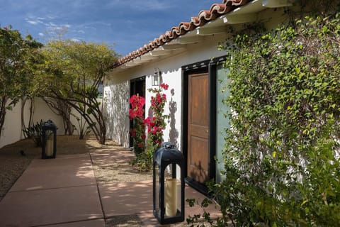 Property building, Day, Garden, Garden view