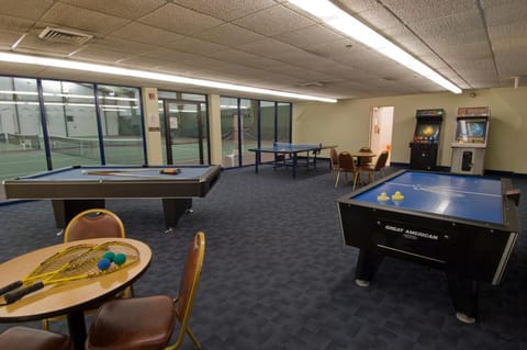 Billiard, Game Room