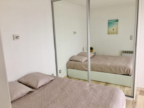 "PLAGE" Splendide Vue Mer depuis la chambre et le salon cuisine, 20m de la plage! Apartment in Canet-en-Roussillon
