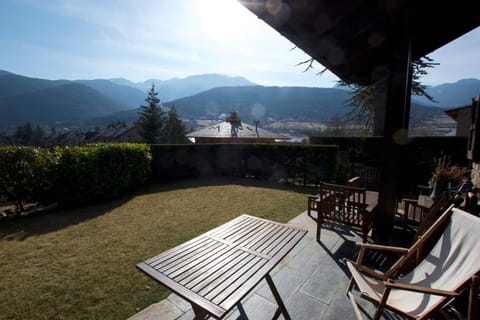 Garden, Balcony/Terrace, Mountain view