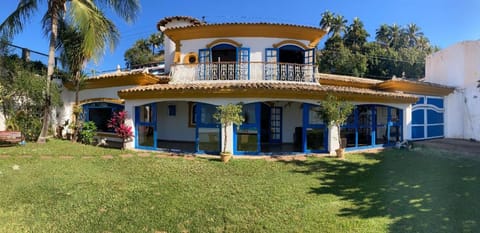 Casa Espetacular na Beira do Mar. House in São Sebastião