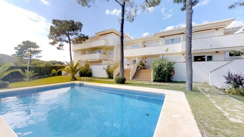 Very nice family apartment, direct pool access Condominio in Marbella