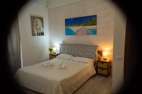 Bathroom, TV and multimedia, air conditioner