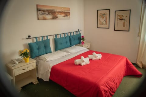 Bathroom, TV and multimedia, air conditioner