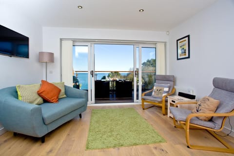Avocet 2 at The Cove - Stunning Sea Views, Heated Pool and Parking House in Brixham