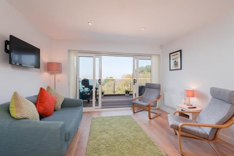 Avocet 2 at The Cove - Stunning Sea Views, Heated Pool and Parking House in Brixham