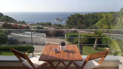 Natural landscape, Balcony/Terrace, Dining area, Mountain view, Sea view