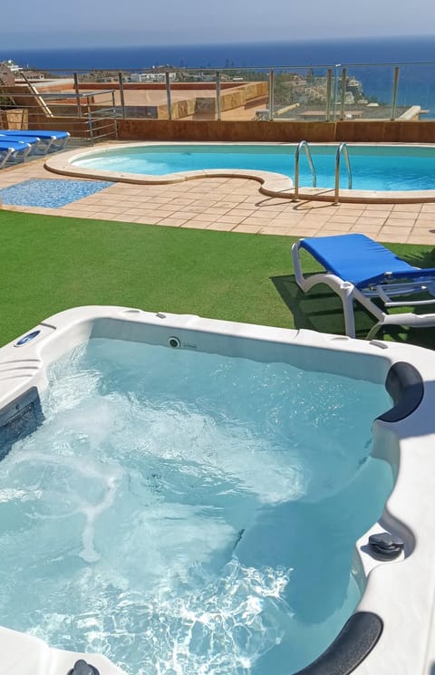 Luxury 5 star Villa Violetta with amazing sea view, jacuzzi and heated pool Villa in Maspalomas