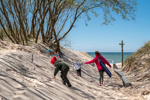Neighbourhood, Natural landscape, Beach, Sea view, Family