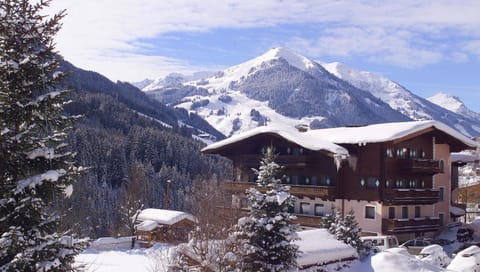 Property building, Facade/entrance, Bird's eye view, Winter, On site