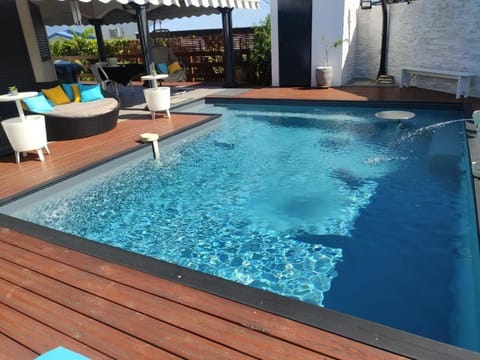 ZANNANNA F1 de charme tout équipé Le Moule avec piscine Apartamento in Guadeloupe