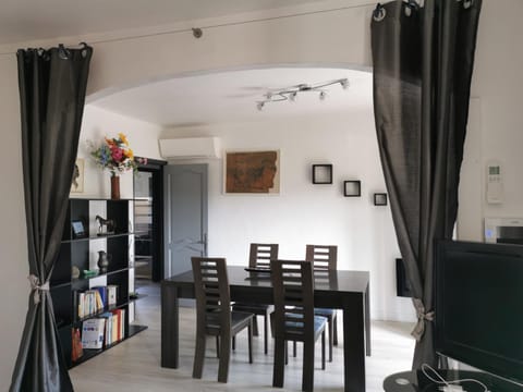 Home Tranquille Dans la Cité du Mimosa - 2 étoiles - Axelle Loc'Appart Maison in Mandelieu-La Napoule