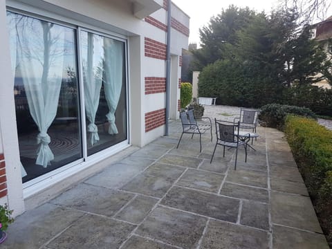 Patio, Balcony/Terrace, Garden view