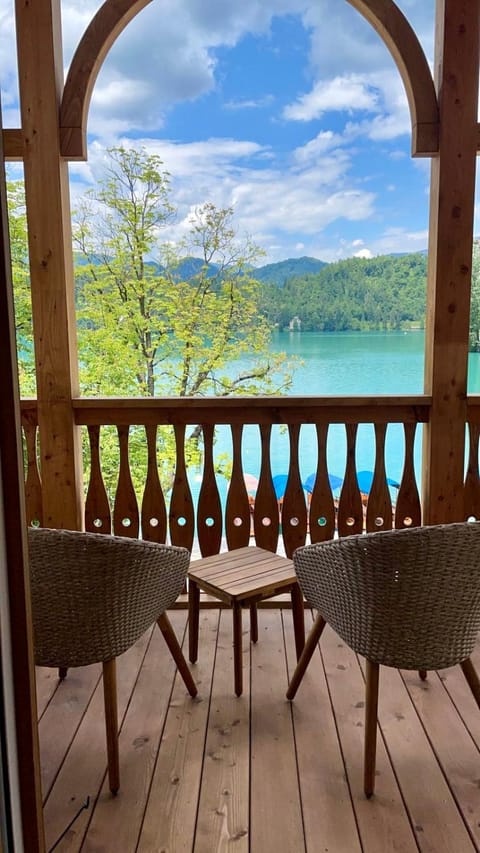 Balcony/Terrace, Lake view, Mountain view