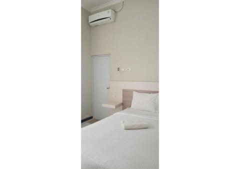 Bedroom, air conditioner